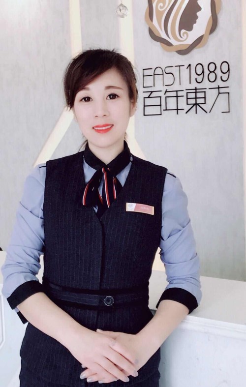  青花美甲怎么做？保定東方技工學(xué)校教你巧做美甲！